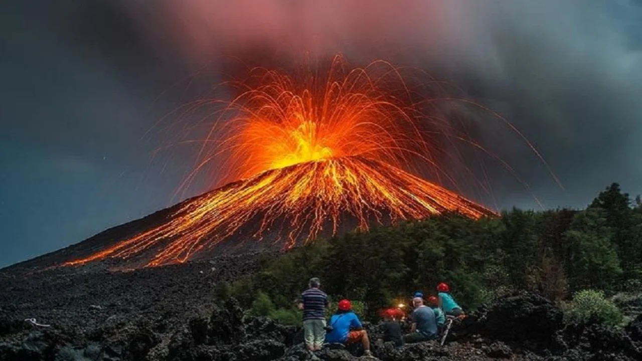 Krakatoa and the day the sky tore open